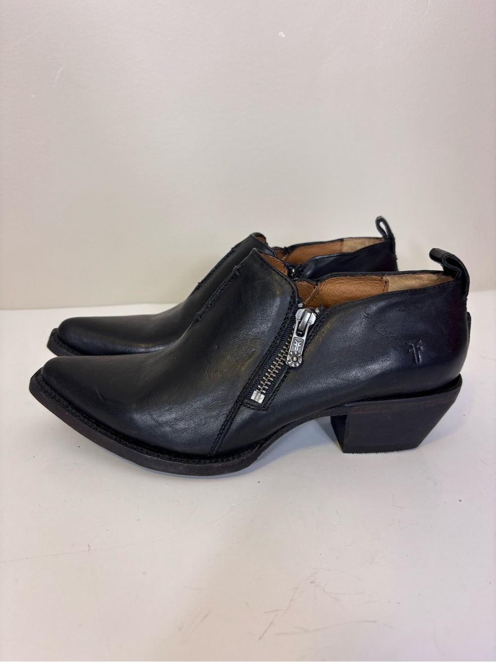 Frye Black Leather Side-Zip Ankle Low Heel Shoes 6.5